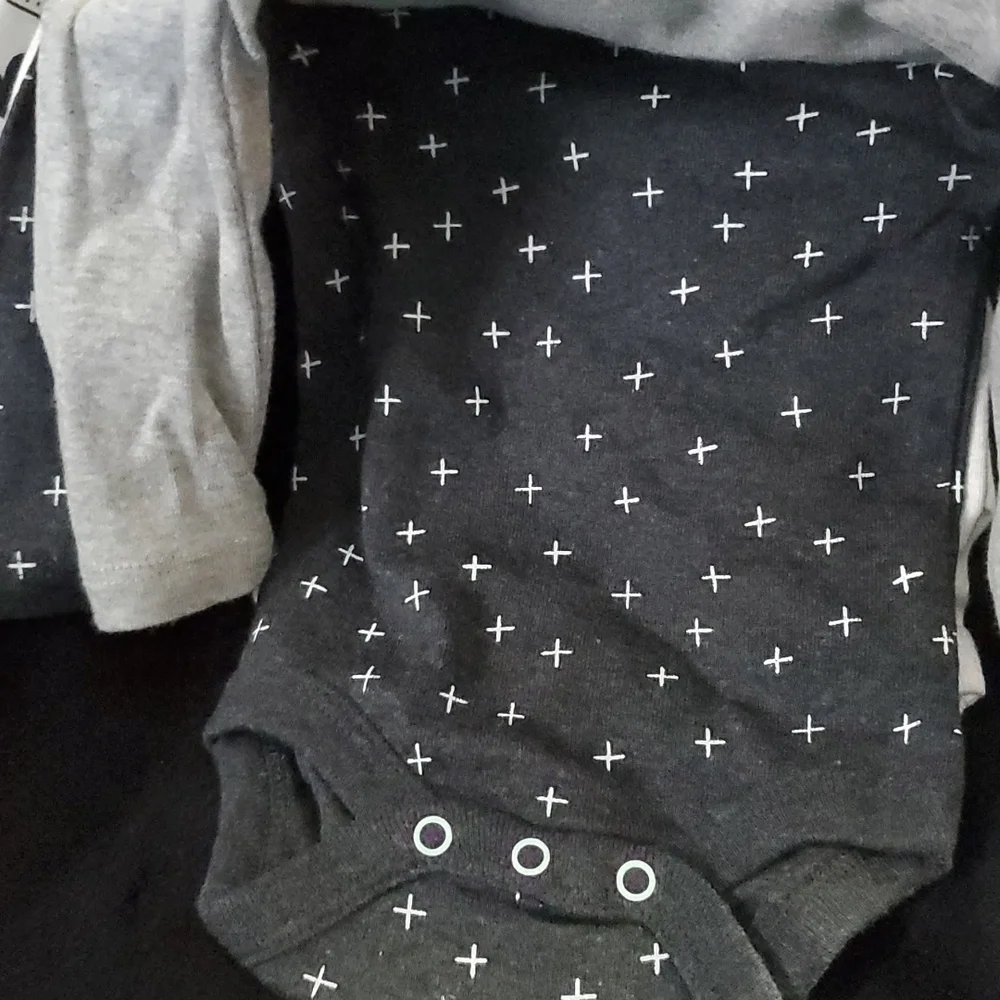 Newborn Long sleeve 4 pack onsies New With Tag. - Picture 2 of 4